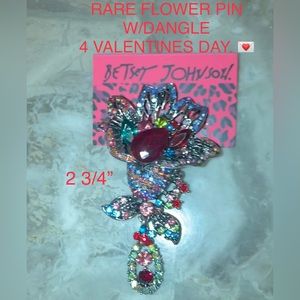 New Betsey Johnson Brooch flower 2 2/3” Listing items my daughter never wore.